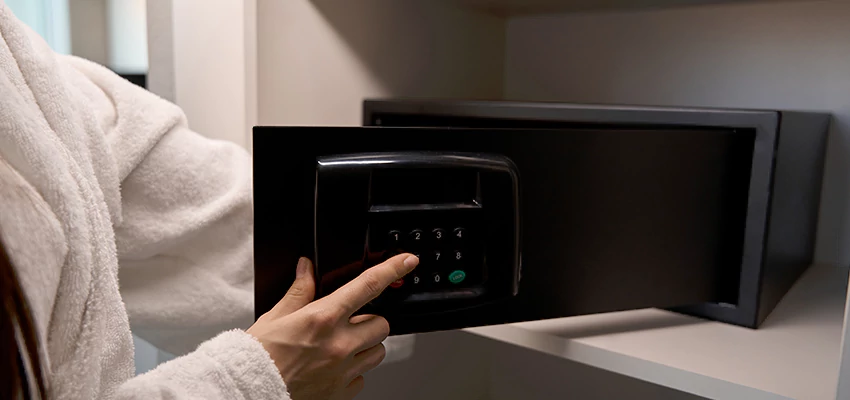 Safe Unlocking Service Company in Maywood, California