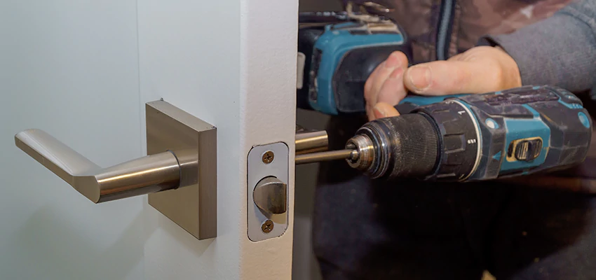 Broken Door Handle Lock Repair in Maywood, California